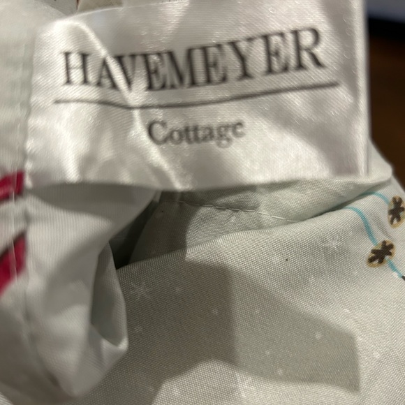 Havemeyer cottage red truck quilted pillow shams set of two Christmas - Picture 2 of 4